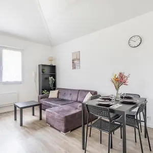 https://maisonnette-avec-petit-jardin.fr-provencehotel.com